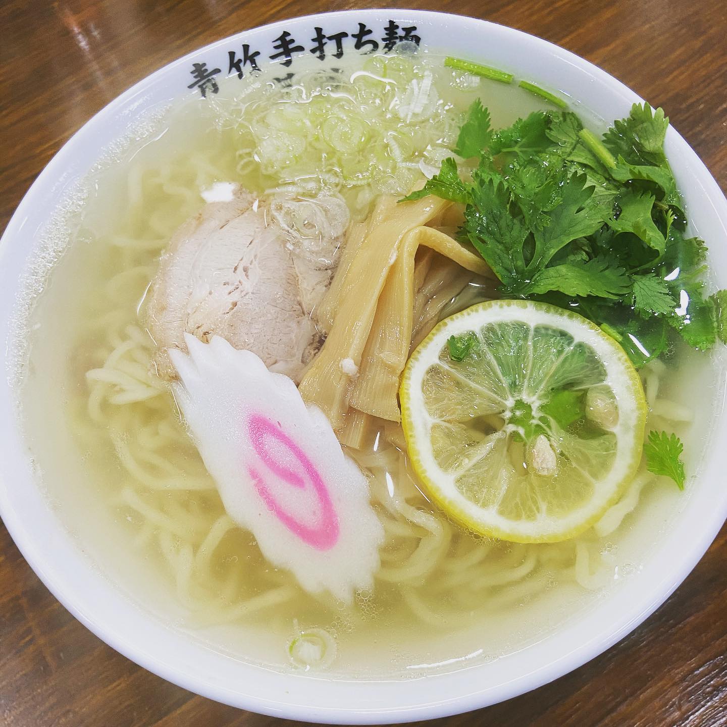きゃー!!パクチートッピング!!
パクチー好きはお試しあれ！こっそりパクチートッピングを準備してお待ちしております笑笑(*´ω｀人)笑笑