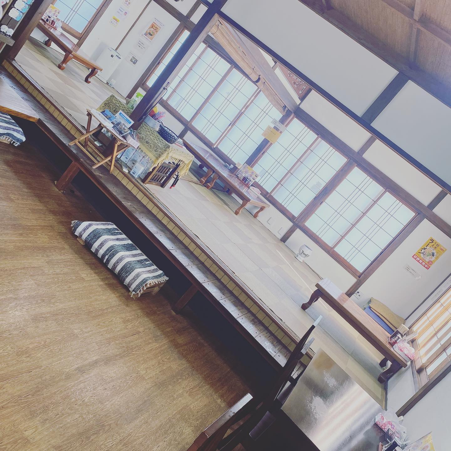 緊急事態宣言解除されました。当店店内は密にならないように安心してお食事出来ますように、お座敷を広く活用し、換気をしっかりして営業しております！
スタッフ一同お客様のご来店をお待ちしております！
本日夜もご来店お待ちしております!!
※仕込みの量には限界があります、スープ、麺なくなり次第終了になってしまいますので、夜の時間帯の営業確認はお電話やDMでよろしくお願いいたします、お客様に御足労頂くのに営業終了がありませんように