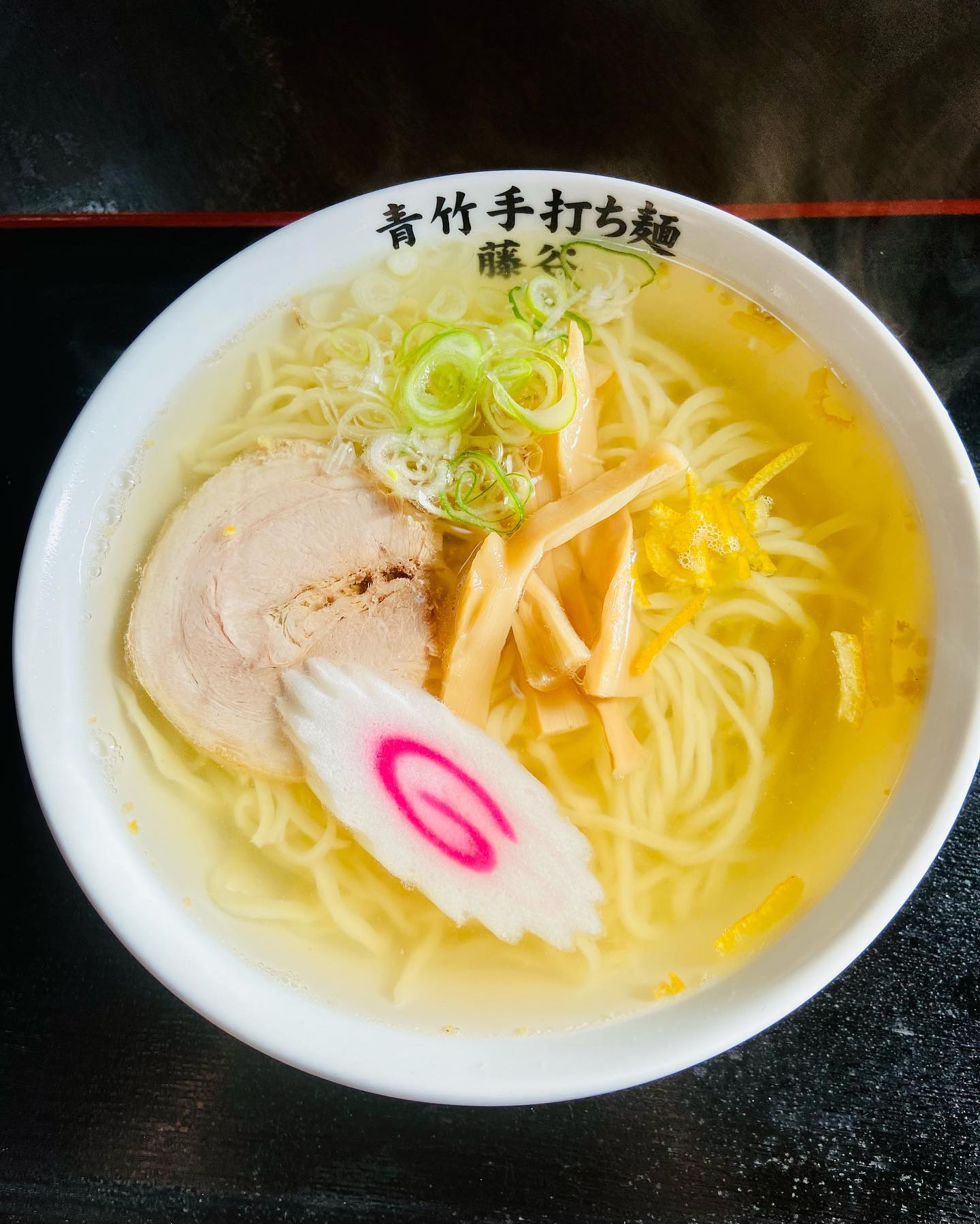 #塩レモンラーメン🍋   #塩レモンラーメン🍋      
こちらもお問い合わせを多く頂くのでアナウンスです。
ゆず塩ラーメン出来ないの?!って結構聞かれます。出来ます。こちらも隠れた大人気商品で、柚子の香りがたまらない。柚子の季節がやってまいりましたのでぜひ試してみてください。
 に関しましても、メンマ増しや、薬味ネギ増し、にんにくトッピングなどなど、メニューになくても対応できることは沢山あるのでお気軽にスタッフにお申し付けくださいね(^^)
