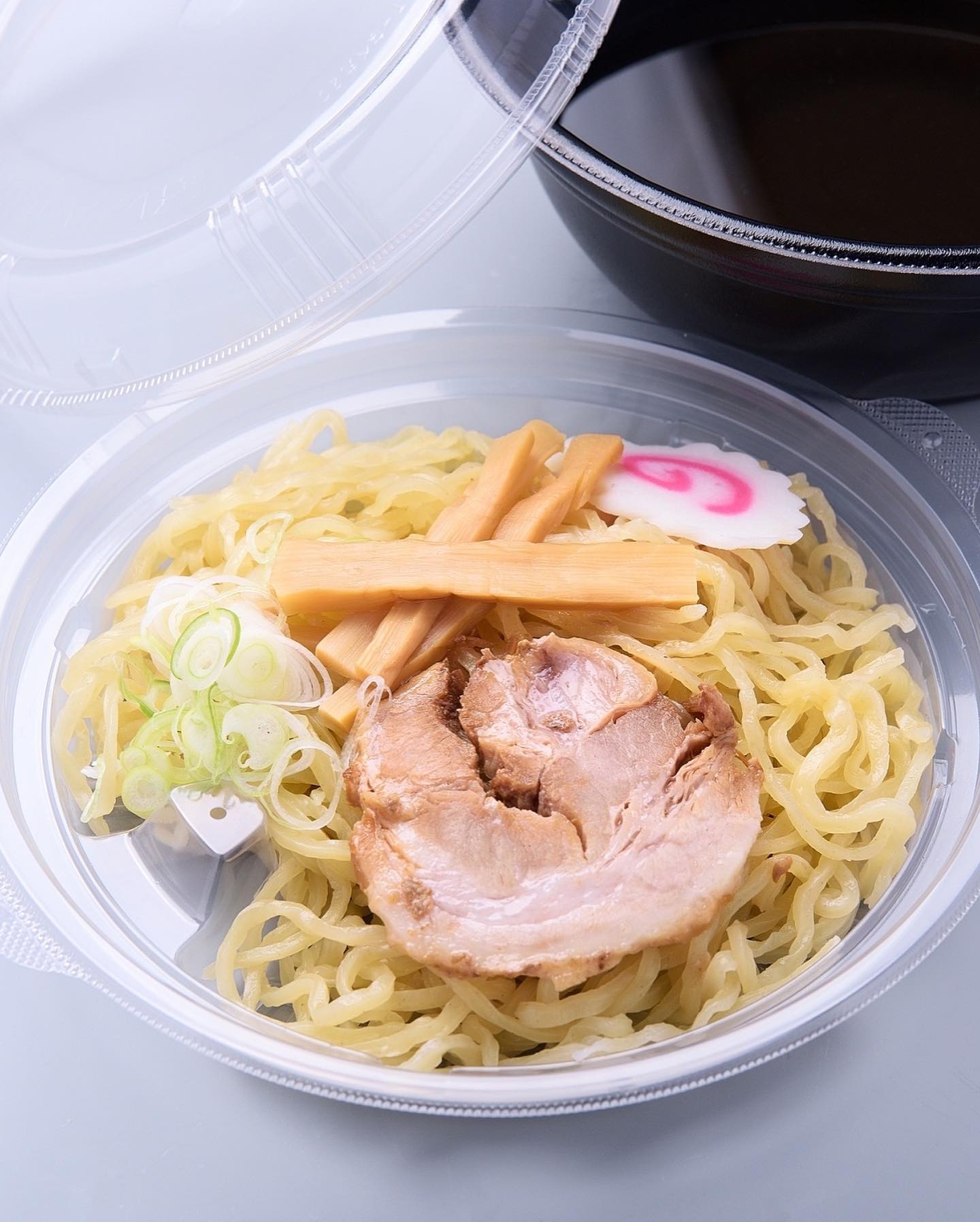 #塩レモンラーメン🍋  #塩レモンラーメン🍋           

当店のテイクアウトラーメンは麺とスープが別々になっているのでのびる心配がありません。夏休みのお昼ご飯にご利用ください。現在温玉チャーシュー丼には海苔はのっておりません。
  rice
