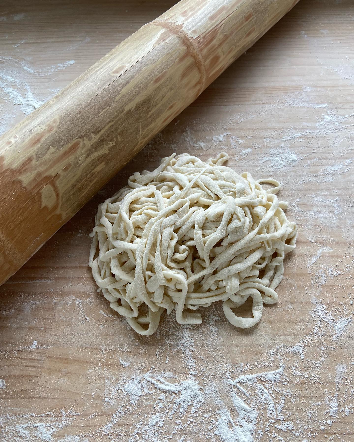 #塩レモンラーメン🍋  #塩レモンラーメン🍋        
餃子の皮が余ったので、うどん作ってパートちゃんと賄い(✿´༥`✿)
