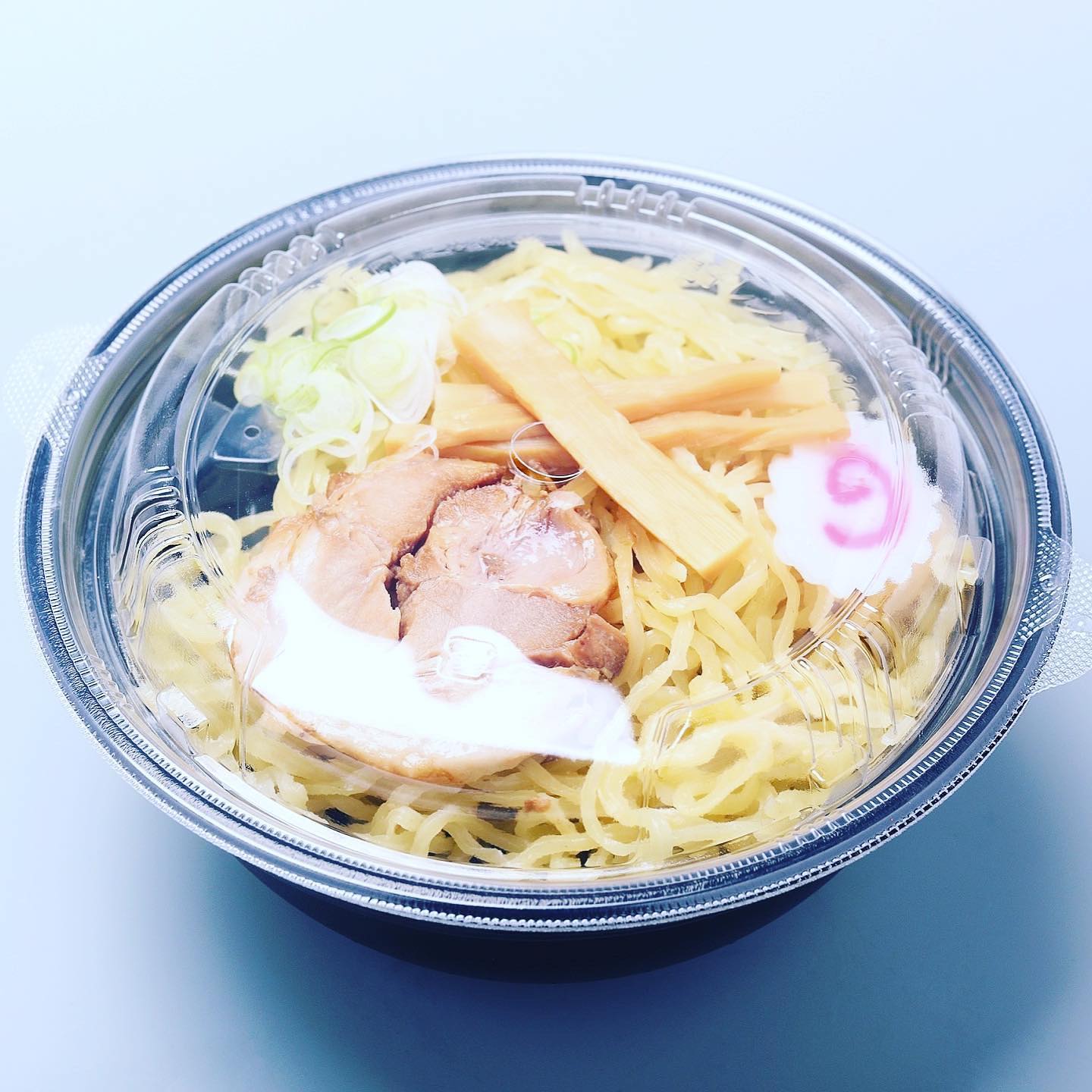 #塩レモンラーメン🍋  #塩レモンラーメン🍋          
当店のラーメンはテイクアウト可能です。
スープと麺が別れているタイプのテイクアウト容器なので麺が伸びにくいのが良いところ。
Ramen takeout available
라면 테이크아웃 가능합니다
可以打包拉面。