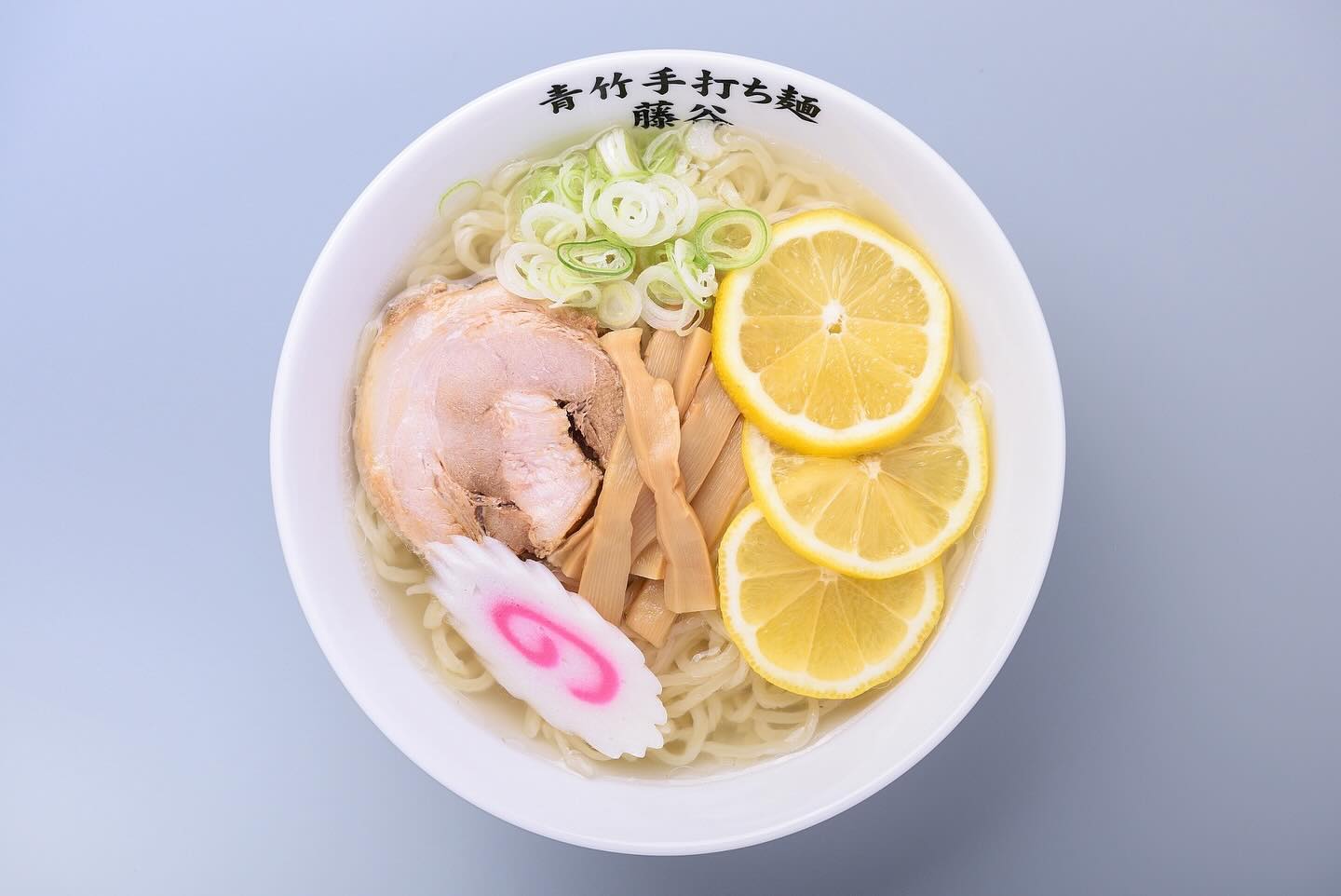 LINEを作ってみたのでお友達になって見てください。 使い方があまりわかって無いかもしれないので、優しい気持ちで見てください。 お友達登録してくださった方、先着で数量限定、当店の丼をプレゼント！