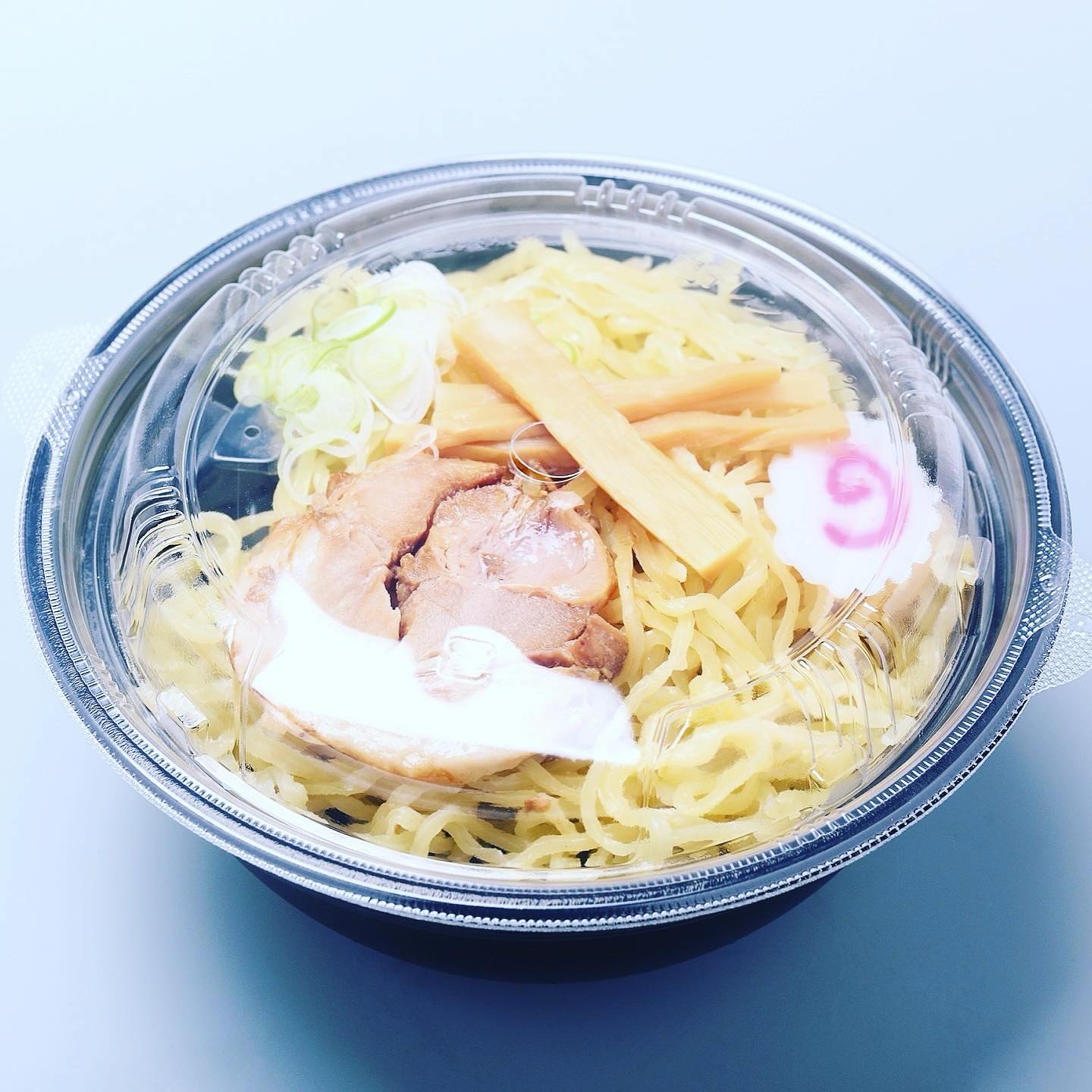 #塩レモンラーメン🍋  #塩レモンラーメン🍋             

テイクアウト出来ます！
当店のラーメンテイクアウトは、スープと麺が分かれている容器で、レンジ対応となっております。