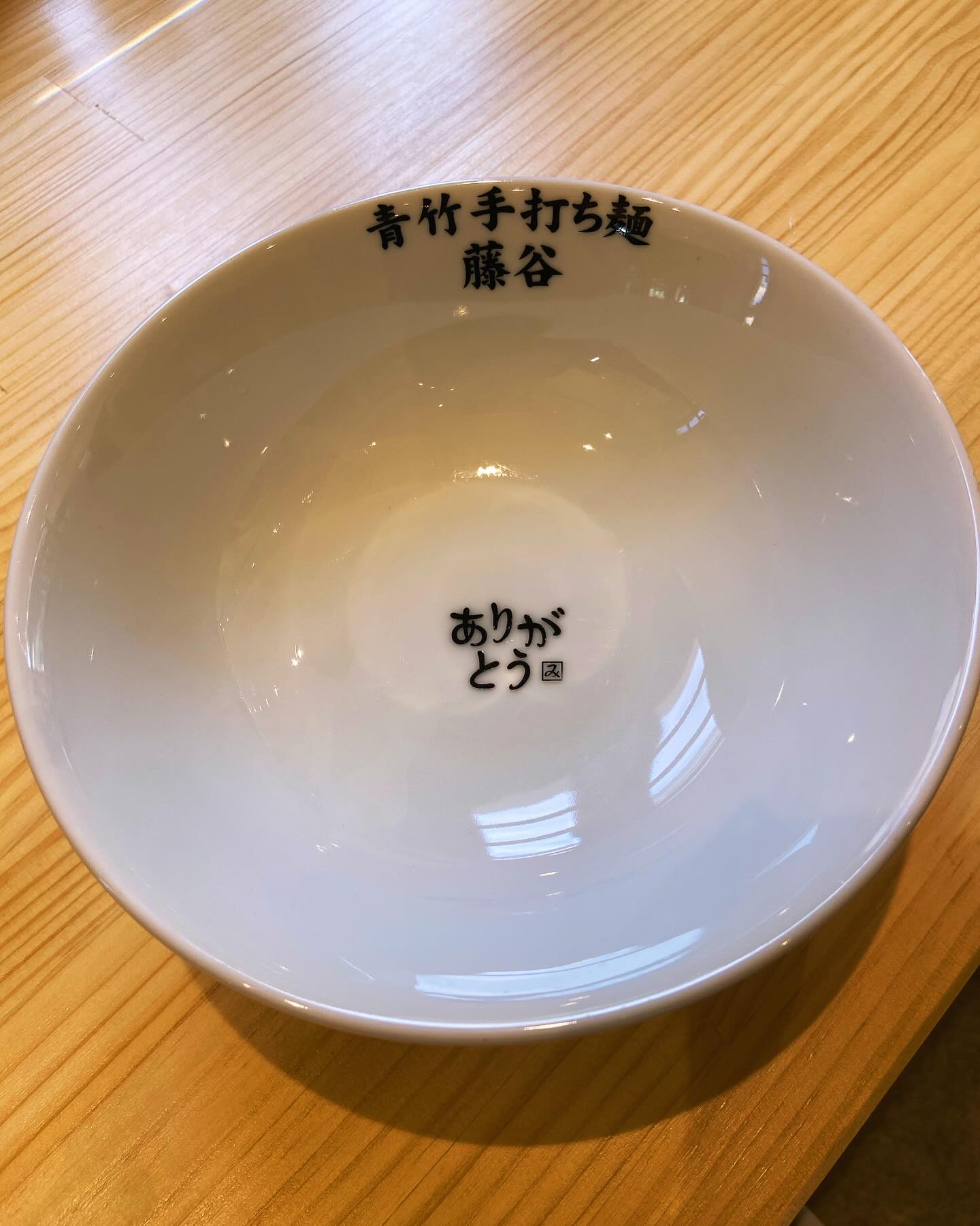 #塩レモンラーメン🍋   #塩レモンラーメン🍋    #冷たい塩レモン🍋ラーメン           
暑い日が続きます。当店の冷たい塩レモンラーメンは連日完売の大人気メニューです。もちろん汗をかきながら食べる暑いラーメンも大人気です！スープまで完飲のお客様がたくさんいらっしゃいます！余計な物を入れない身体に優しいスープです！たくさんのお客様御来店お待ちしております！