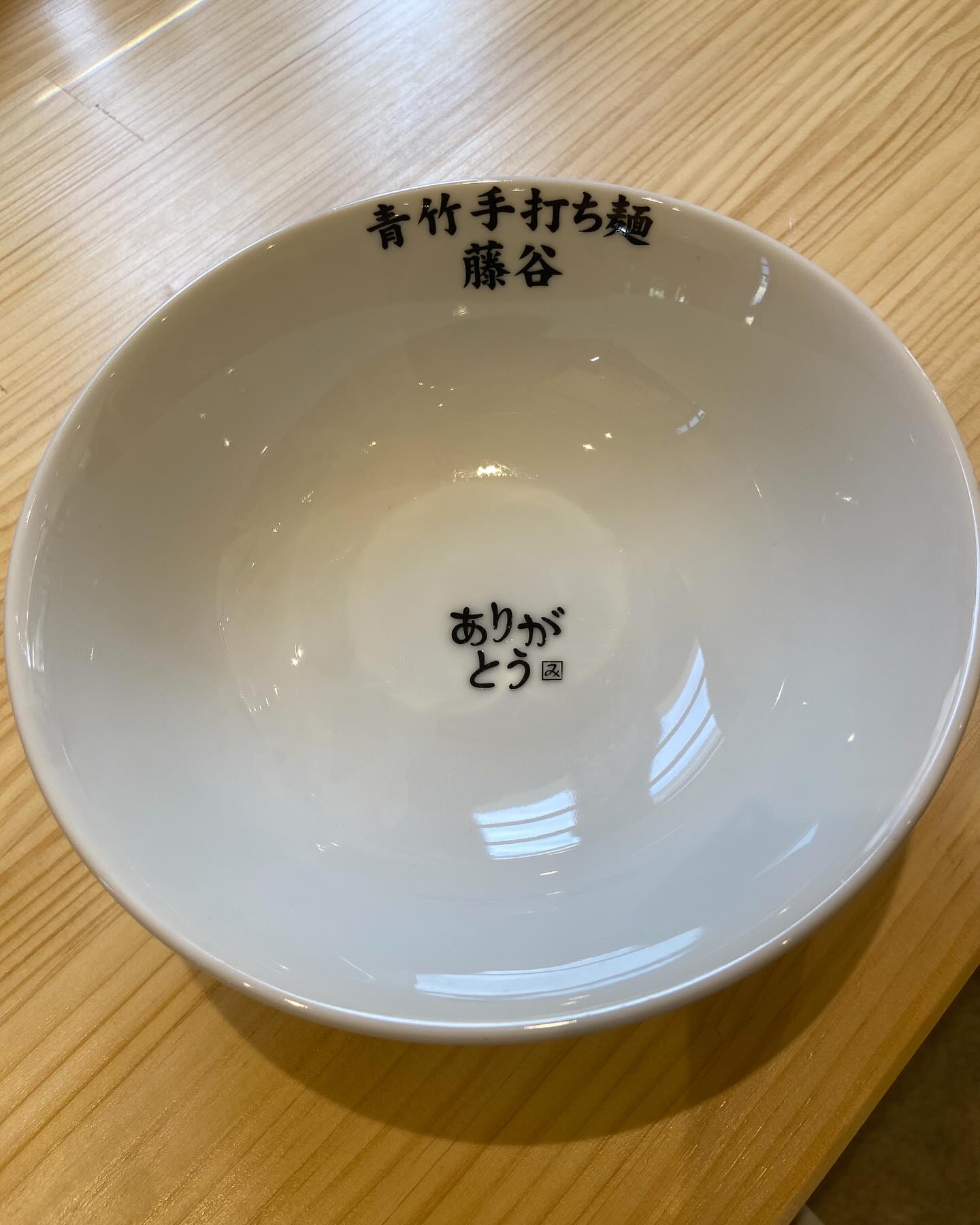 スタッフさん募集中
運の良い、明るく、にこにこ元気な、優しい人
一緒に働いてくださいませ！
お待ちしております！