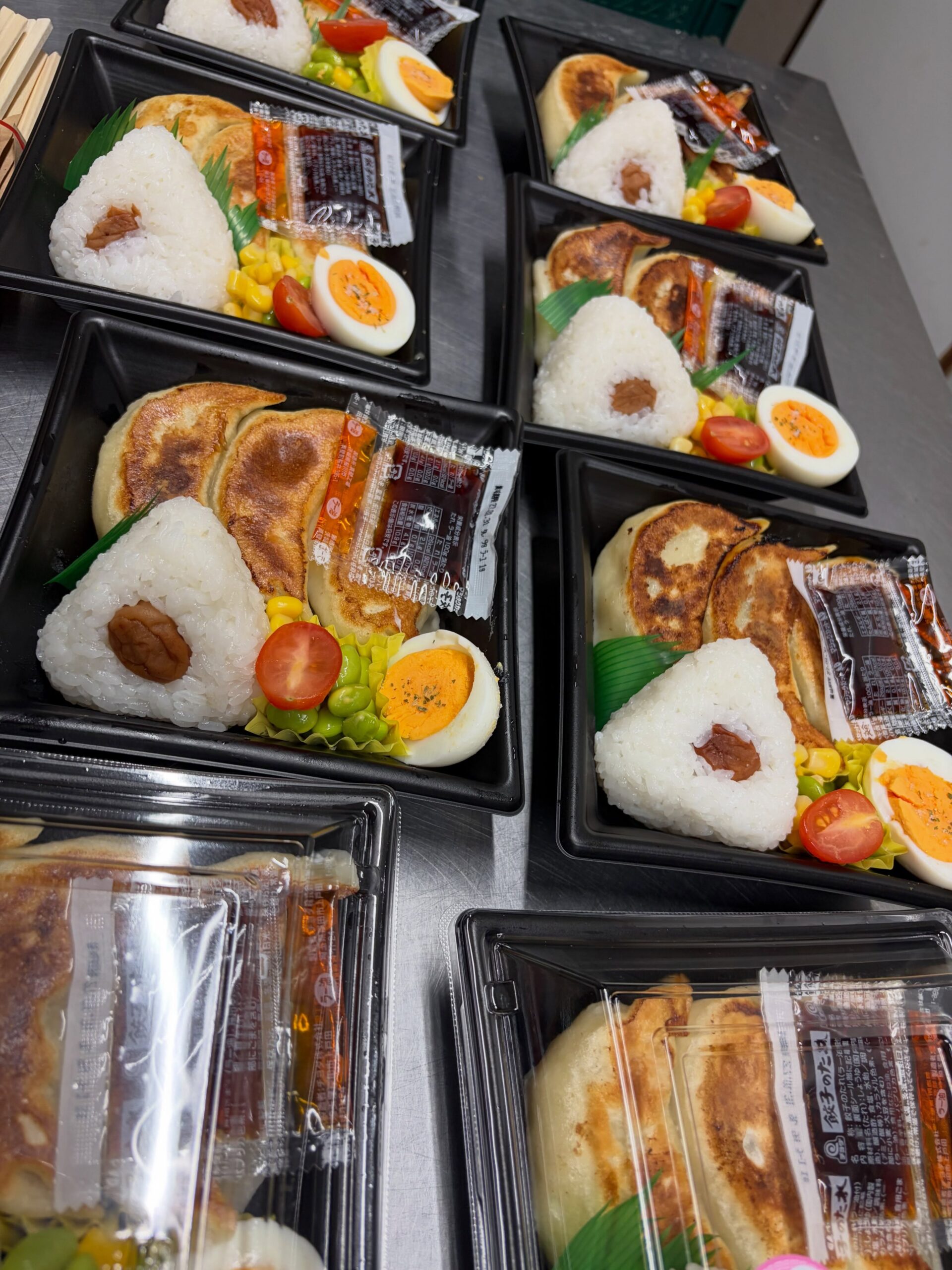 佐野駅近3分、年間1万杯作る元祖レモンラーメン

この間の朝ごはん弁当〜♪̊̈♪̆̈
⁡
 
 #塩レモンラーメン🍋